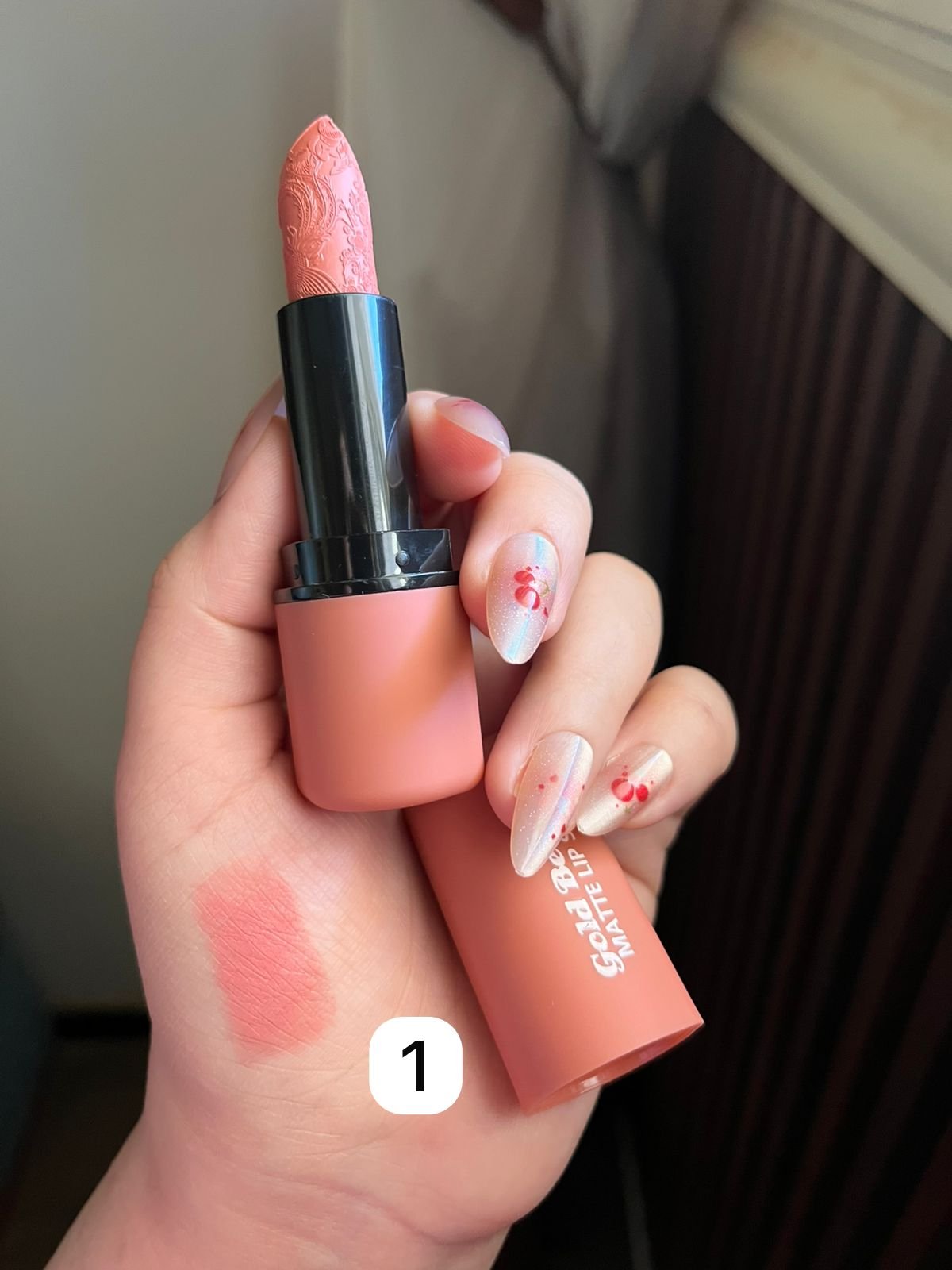 Gold beauty lip stick 1