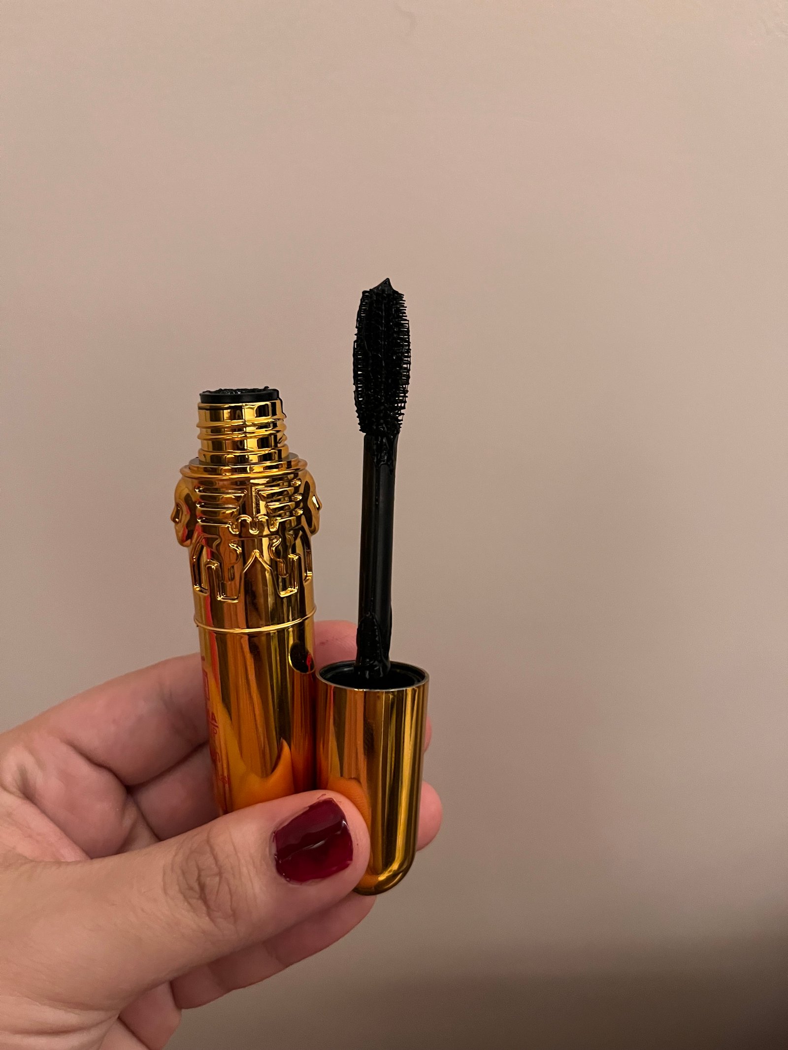 Cinema makeup mascara