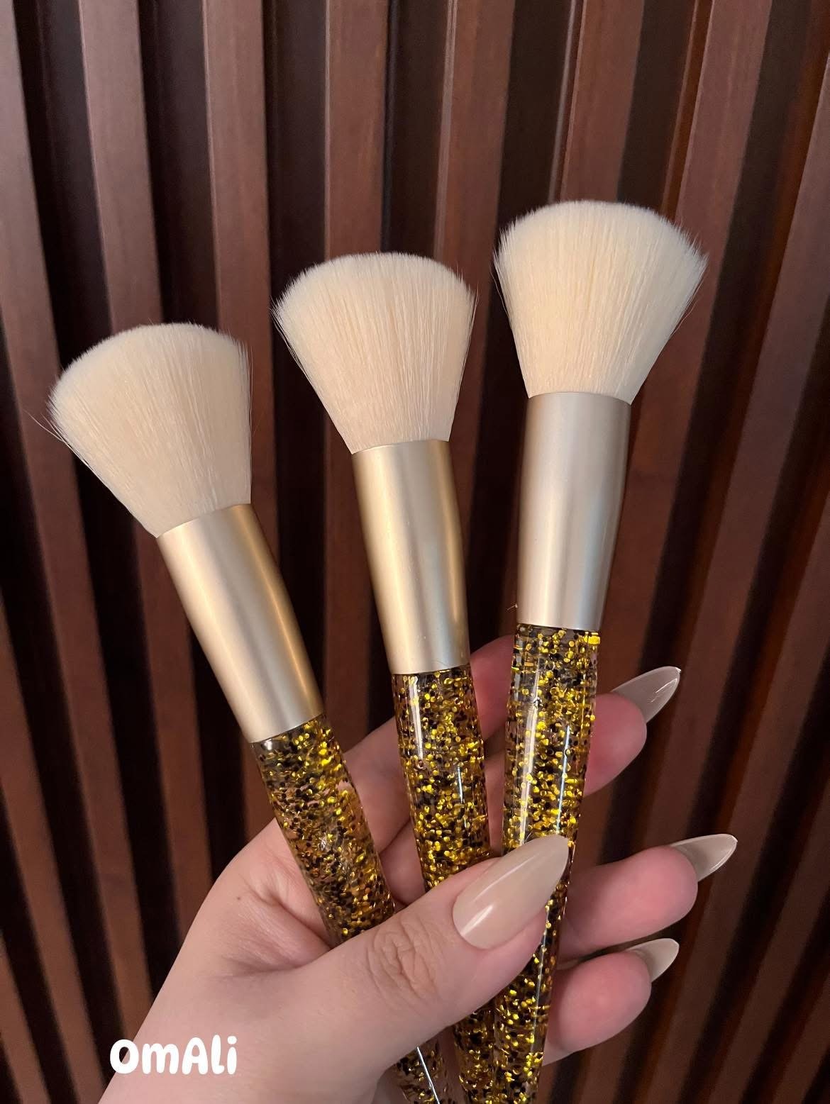 Professional blusher brush