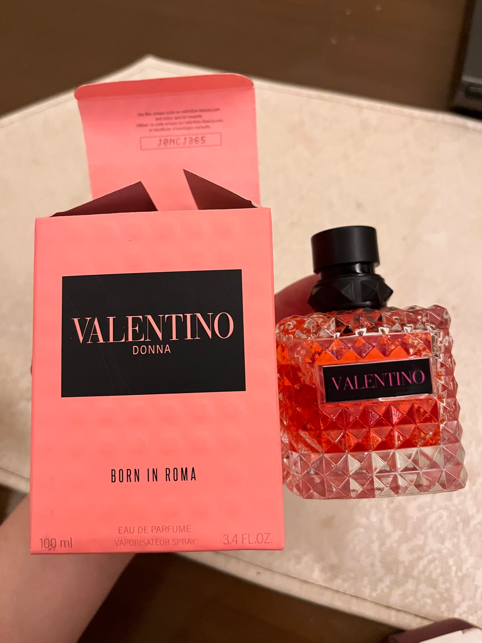 Valentino donna born in roma